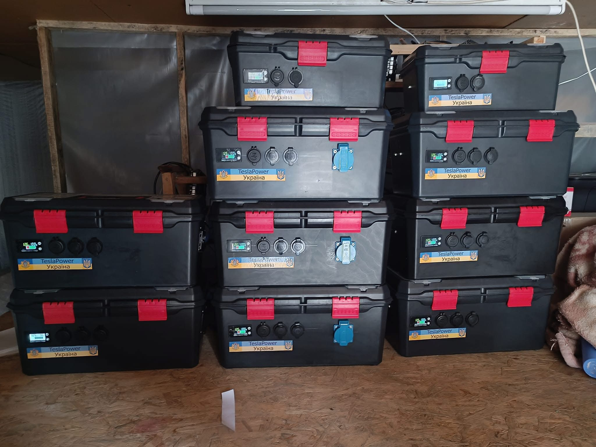 Подружжя з Чернігова збирає недорогі зарядні станції: замовники стають у чергу