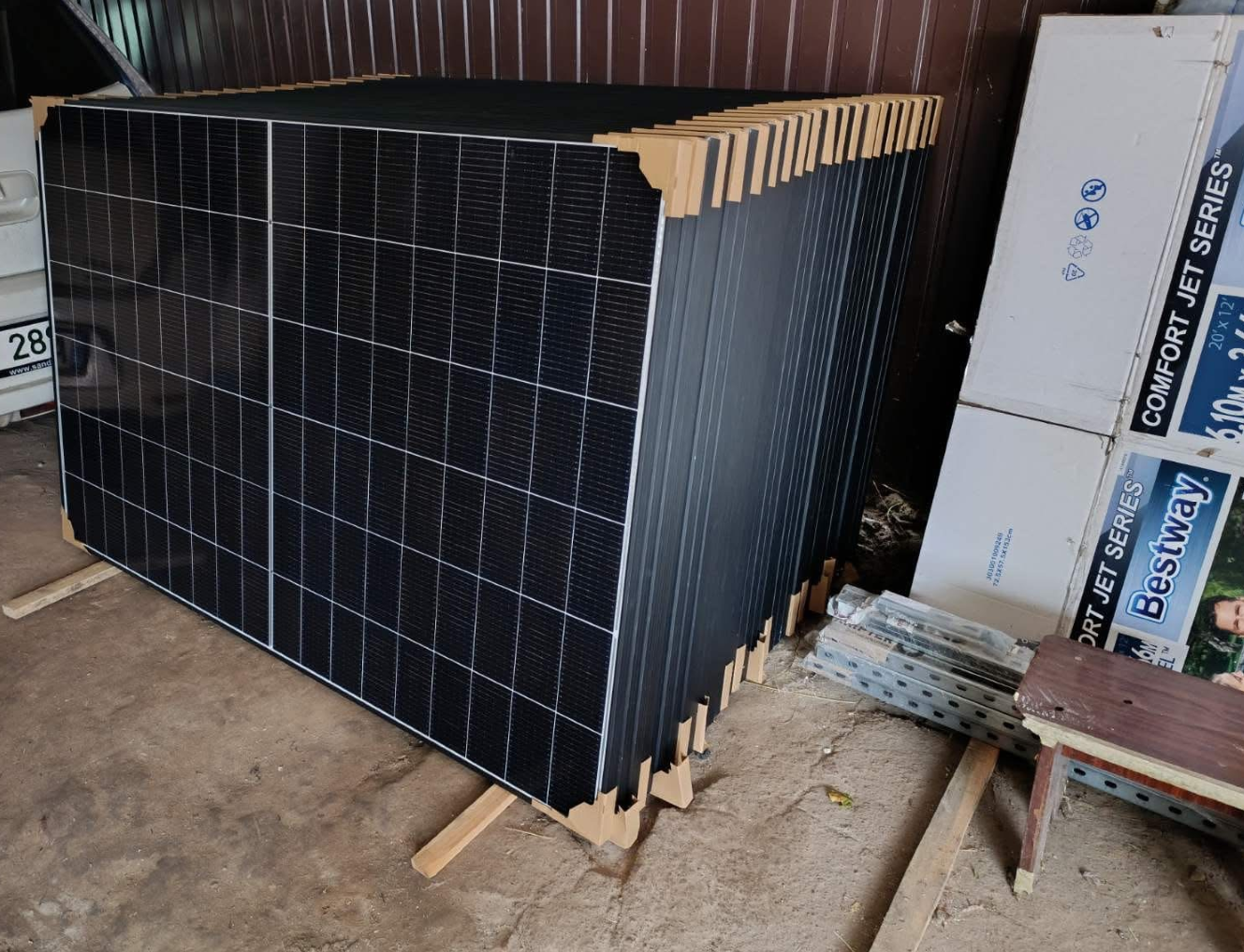 Подружжя з Чернігова збирає недорогі зарядні станції: замовники стають у чергу