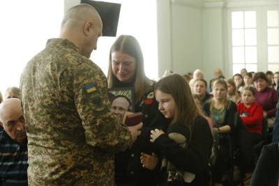 У Чернігівській ОВА передали родинам загиблих на війні бійців державні нагороди. 20 лютого 2026 року