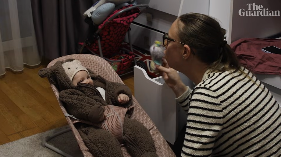 «Наші троє дітей народилися під час війни»: родина з Чернігівщини стала героями The Guardian