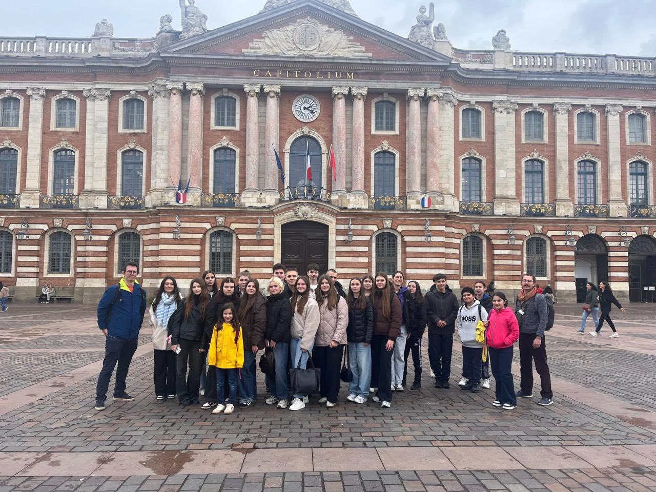 Французький мер особисто зустрів делегацію з Куликівки: у громади - нове місто-партнер