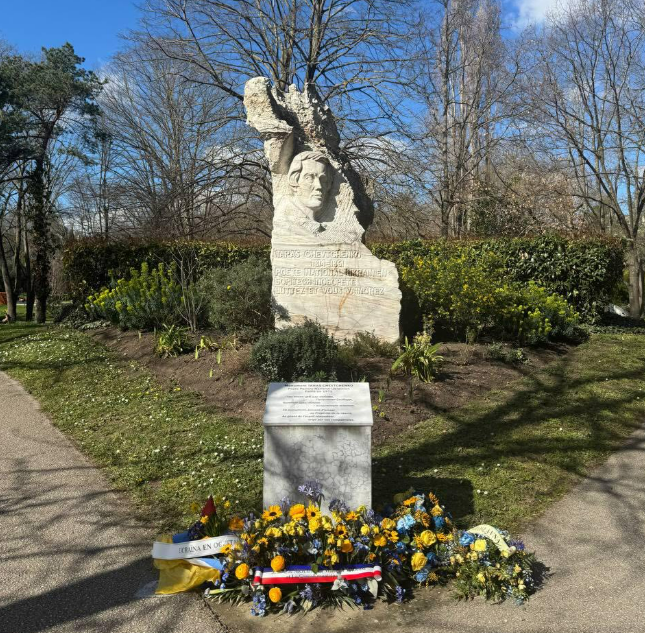 Французький мер особисто зустрів делегацію з Куликівки: у громади - нове місто-партнер