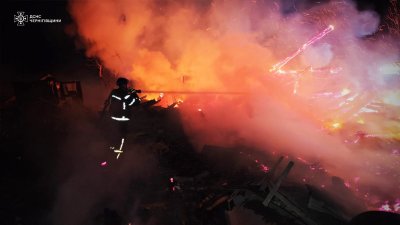 «Герані» вдарили по селу на Чернігівщині: горіли будинки, під завалами знайшли кота
