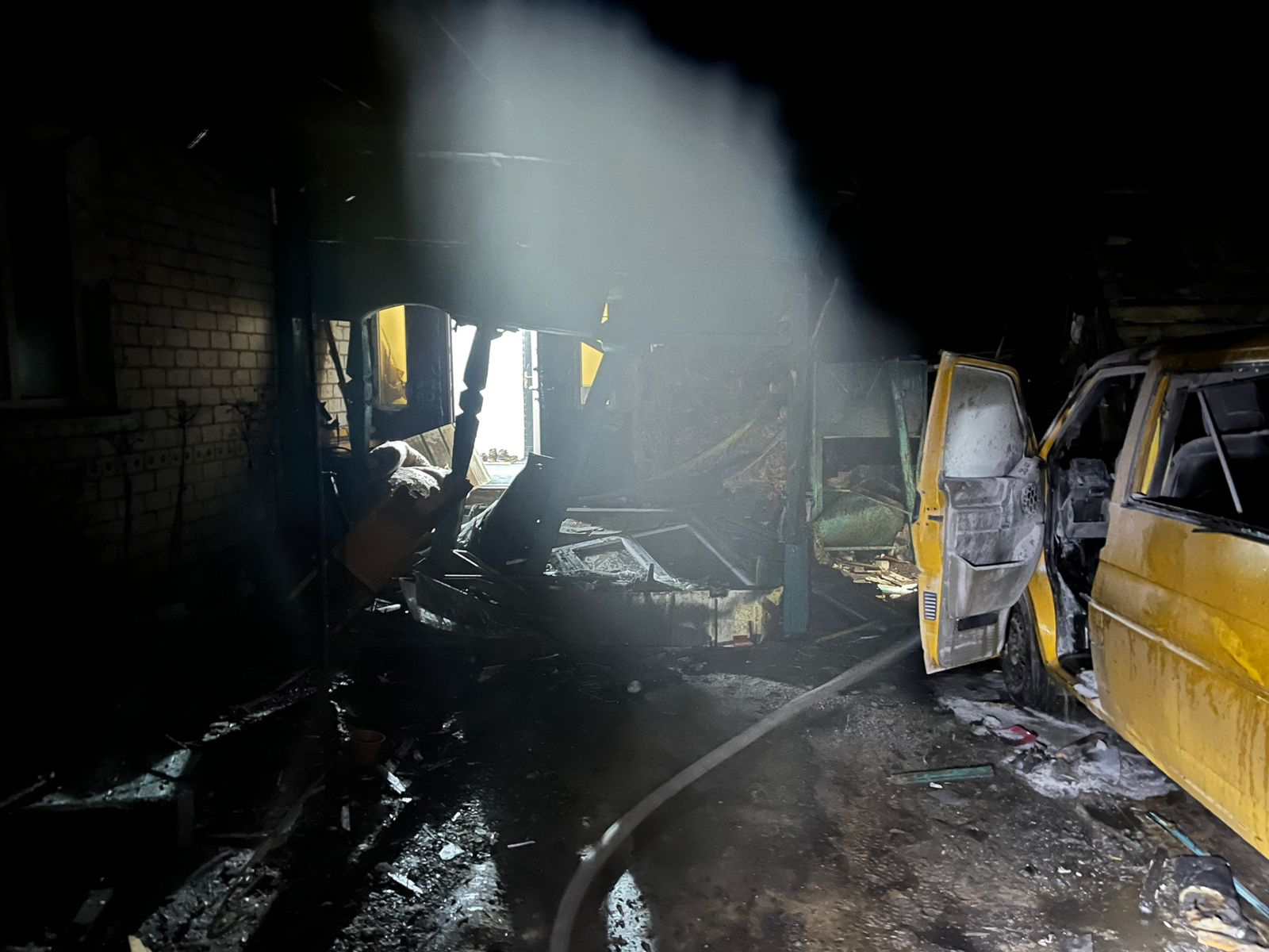 "Герань" вдарила по селу: пошкоджені домівки людей та автівки