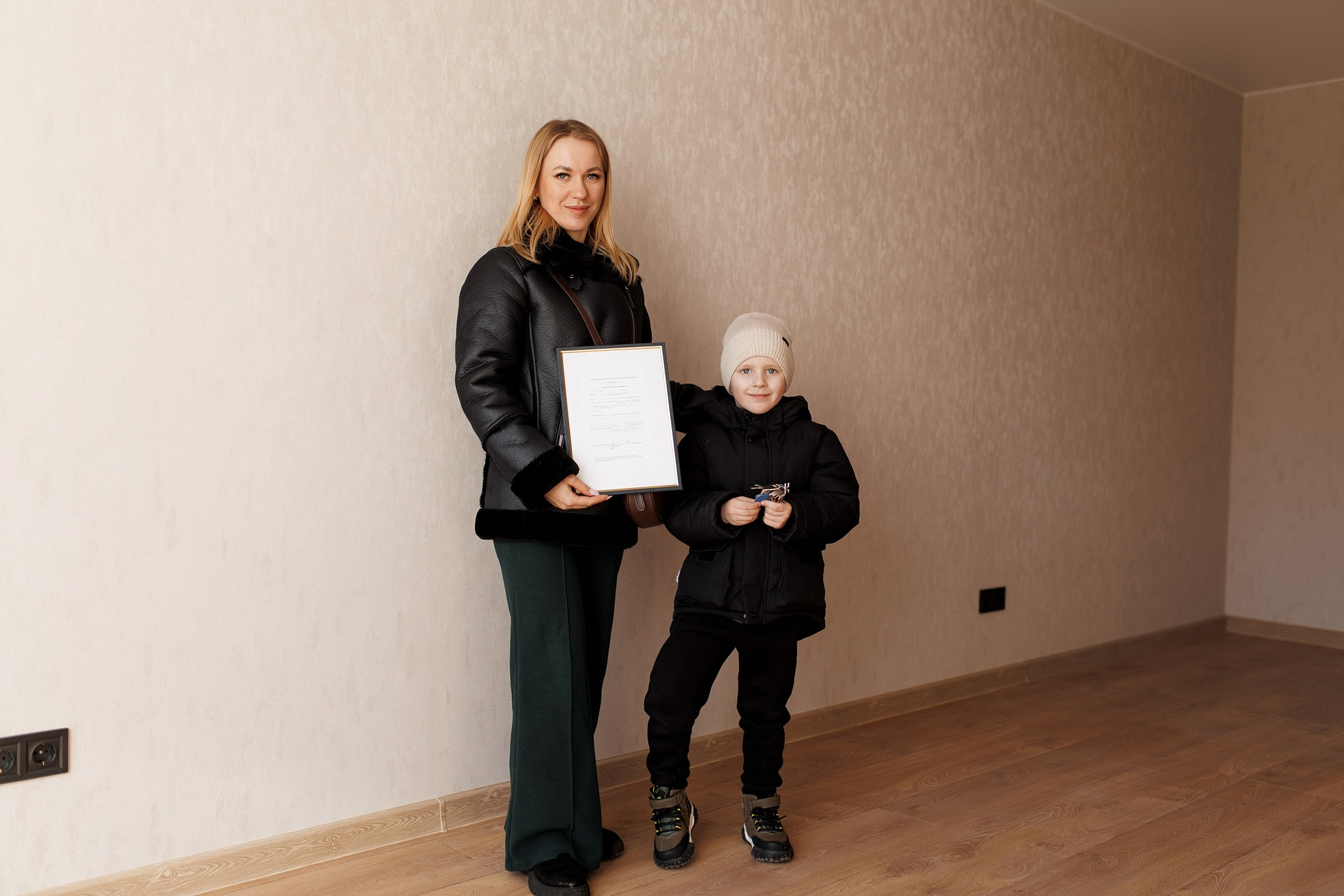 У Чернігові дружині і сину загиблого гвардійця передали ключі від квартири