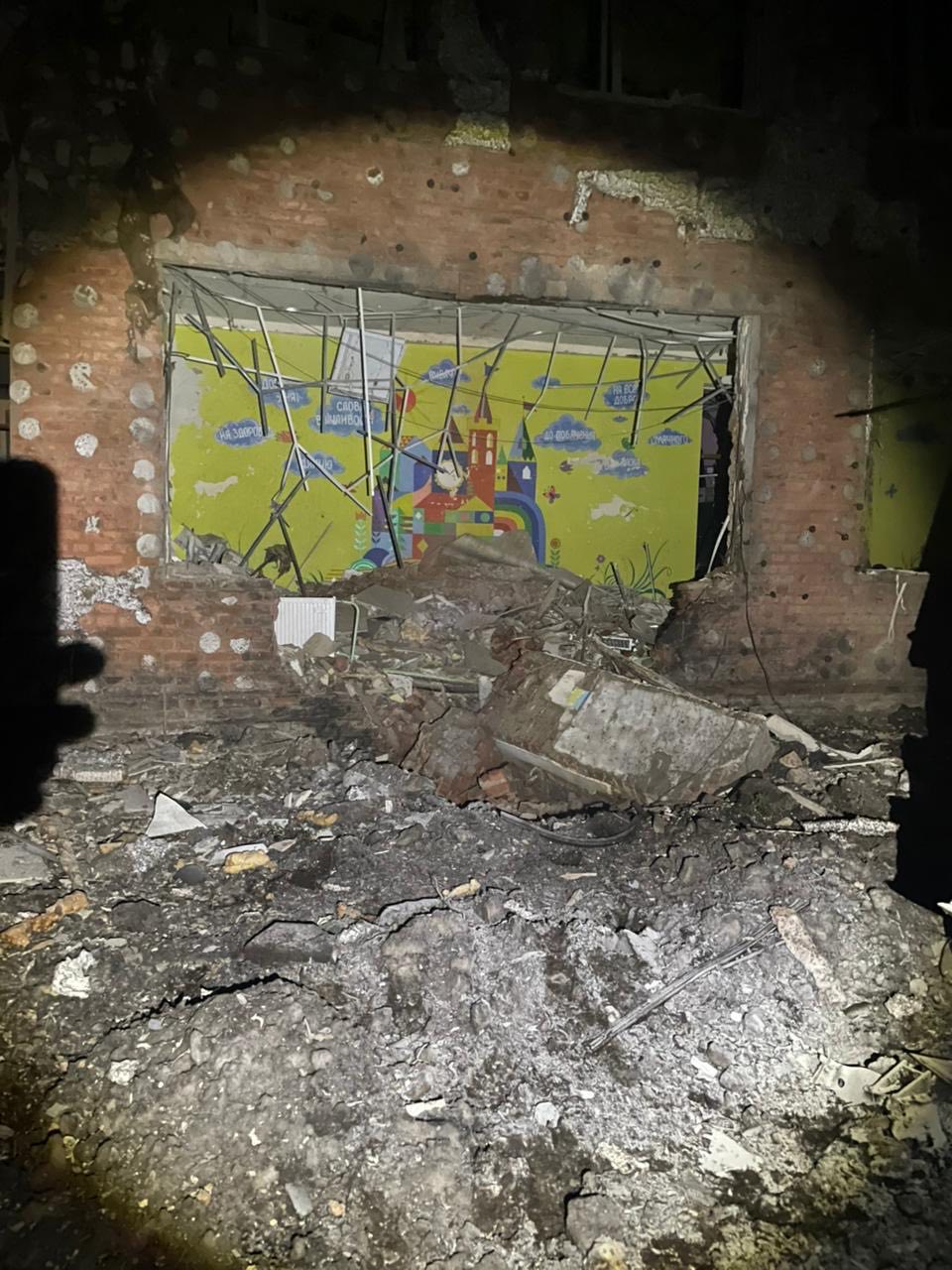 Росіяни поцілили у ліцей та шкільні автобуси на Чернігівщині. Понорницька громада, 18 березня 2026 року