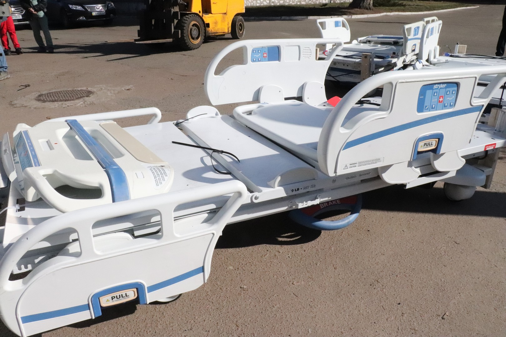 Із Чикаго в Чернігів: дві лікарні отримали надсучасні ліжка 