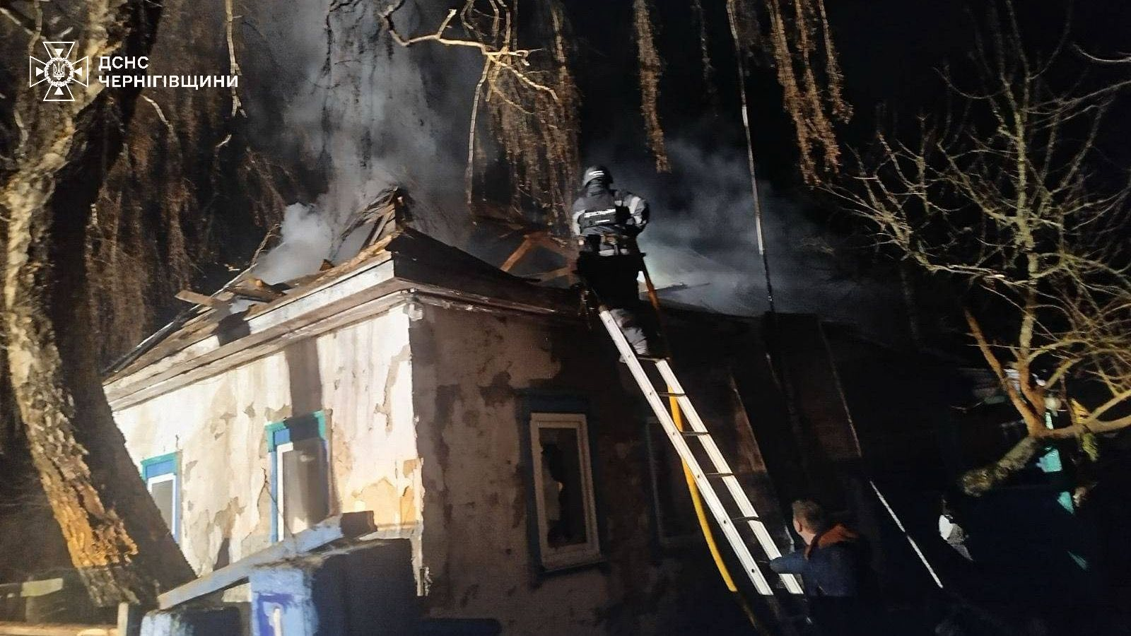 Ударні дрони атакували сільські подвір’я на Чернігівщині: є руйнування