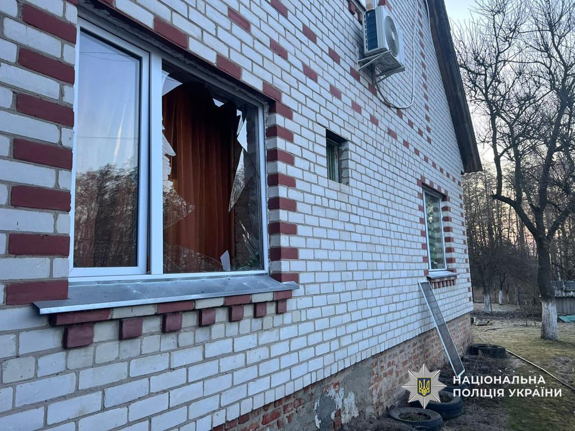 Ударні дрони атакували сільські подвір’я на Чернігівщині: є руйнування