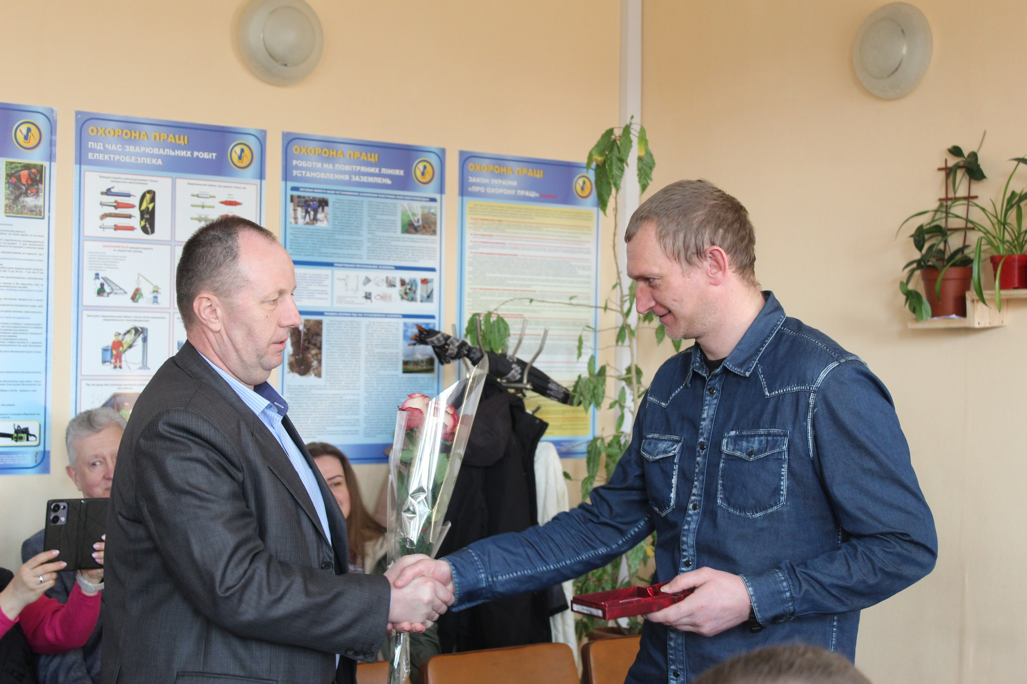 Після поранення - на енергетичний фронт: ветеран із Чернігівщини отримав орден