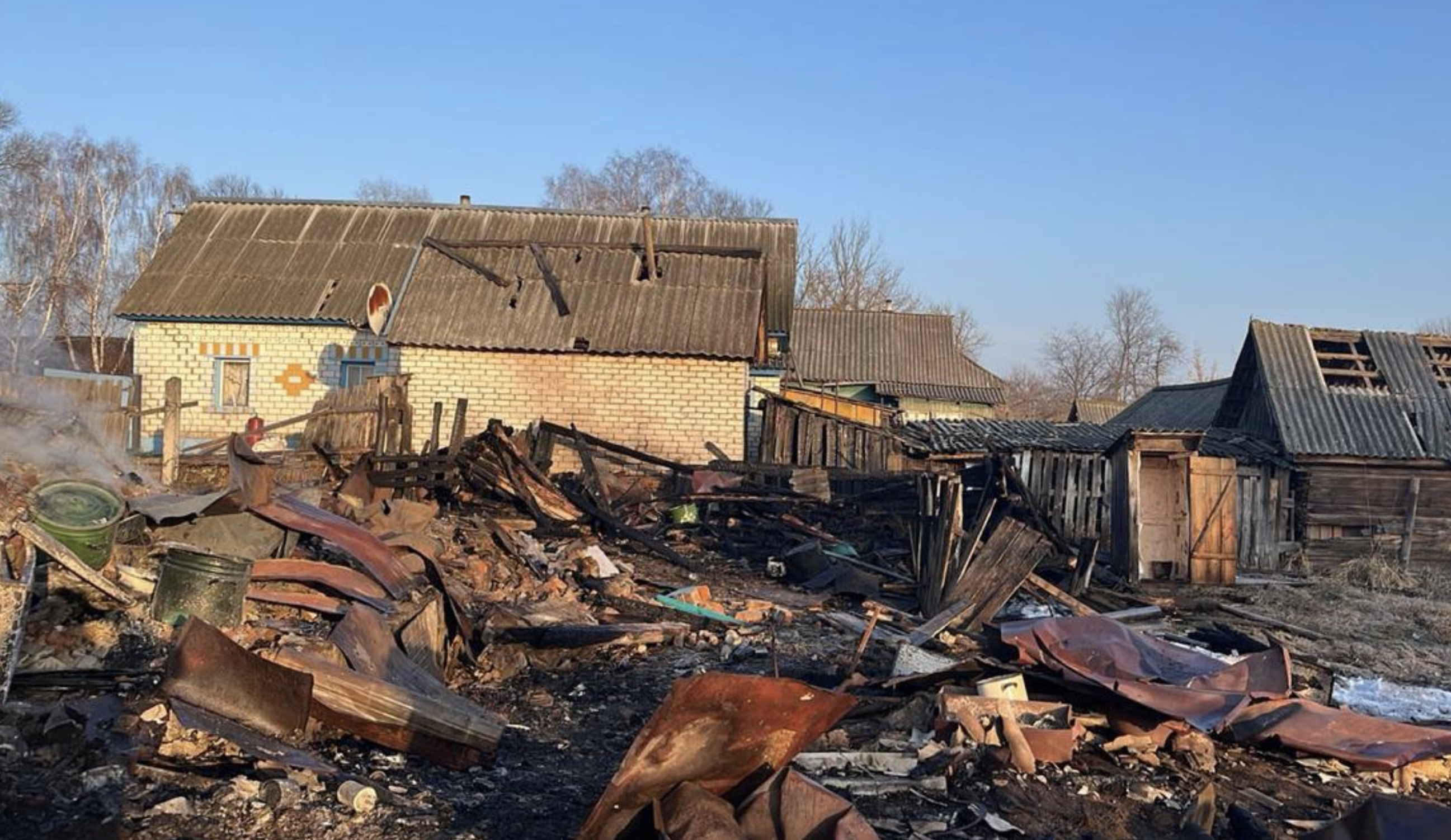 Увечері 26 березня російський безпілотник поцілив по будинках у Новгород-Сіверській громаді.