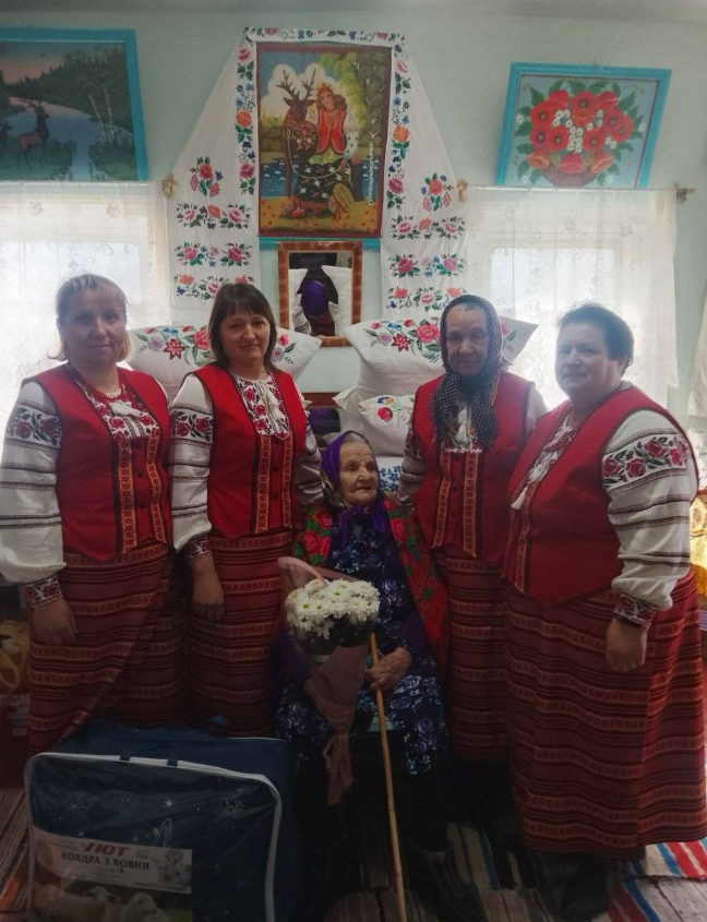 Бабуся відсвяткувала 100-річчя у селі за 37 км від російського кордону 