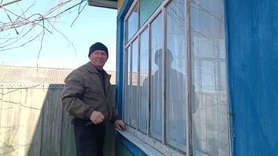 Сергій Стасенко вставляє нове скло