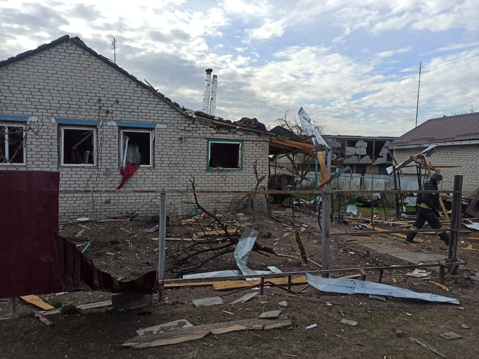 Енергооб’єкти, підприємство і житло: ворог вдарив по Чернігівщині - є поранені