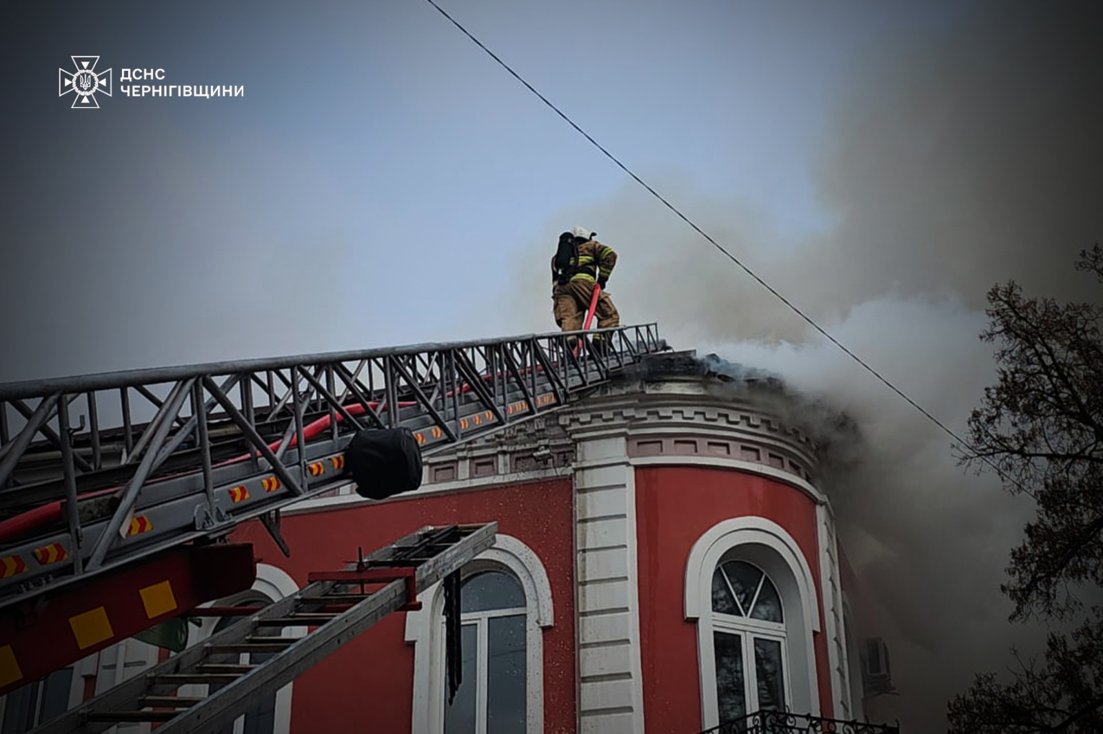 Пошкоджені адмінбудівлі, є поранені: подробиці ударів по райцентрах на Чернігівщині
