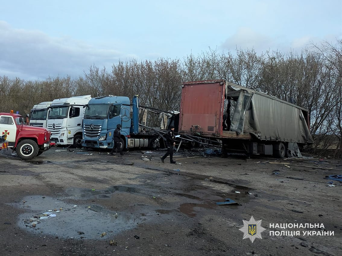 Дрони вдарили по приватній автостоянці на Чернігівщині: що відомо про наслідки