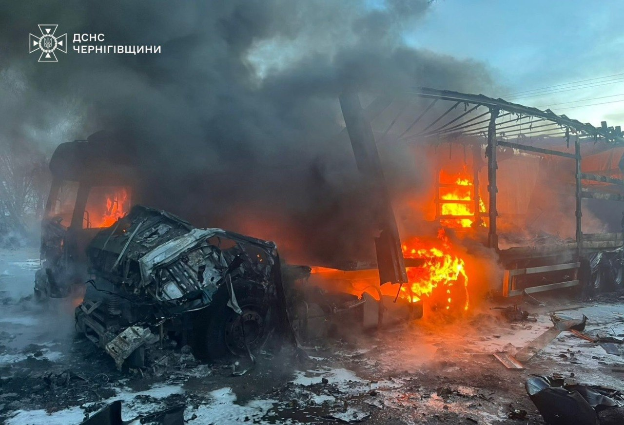 Дрони вдарили по приватній автостоянці на Чернігівщині: що відомо про наслідки