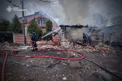 Пожежа після удару: перші подробиці атаки на село неподалік Чернігова