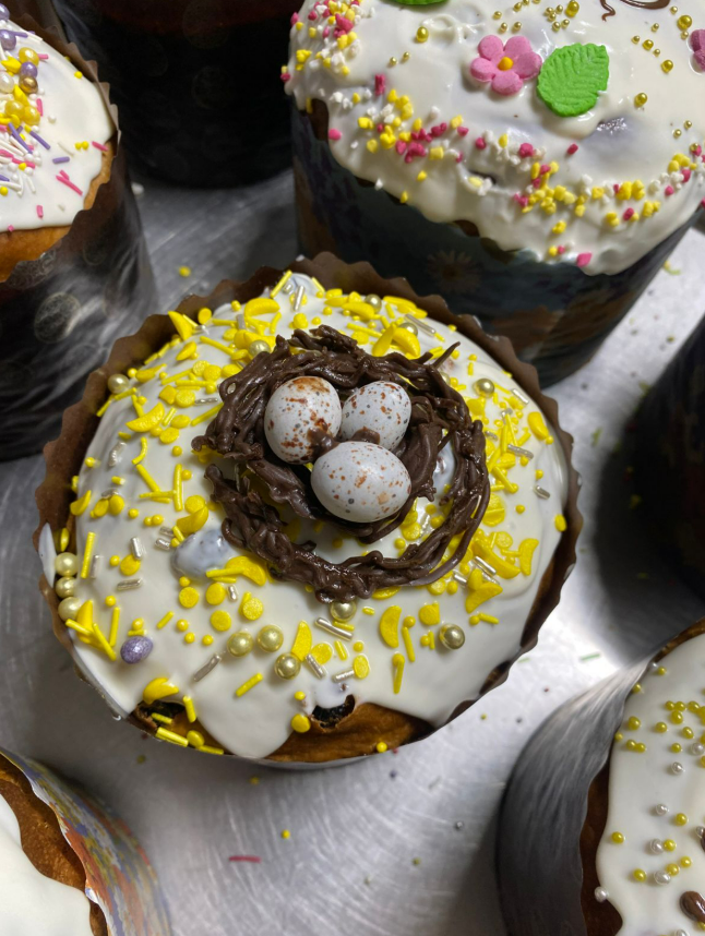 У сімейній пекарні на Чернігівщині спечуть 350 пасок для захисників