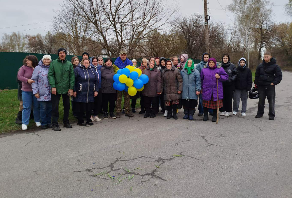 «Його там засудили на 17 років»: як громада зустріла захисника після полону