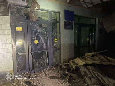 Нацполіція та ДСНС показали фото наслідків нічної атаки на Чернігів