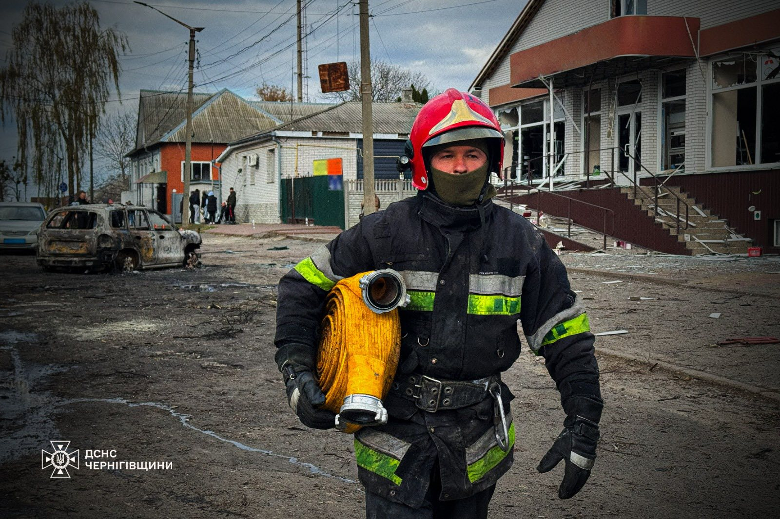 Пів сотні пошкоджених автівок і поранені люди: наслідки ударів по Чернігівщині