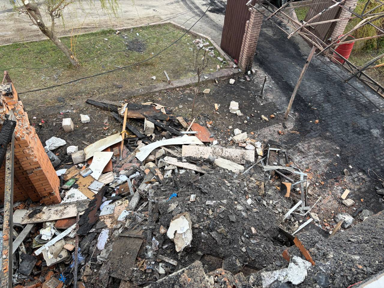 Через Ніжин та Носівку: Флеш розповів, звідки летіли дрони на його будинок