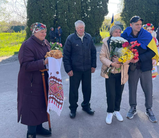 «Відчув себе людиною»: громада зустріла звільненого з полону захисника