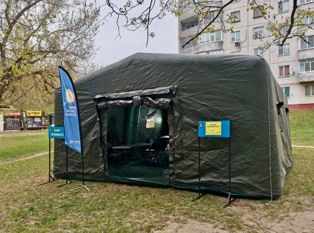 Поліція та комунальники: що відбувається на місці прильоту в Чернігові