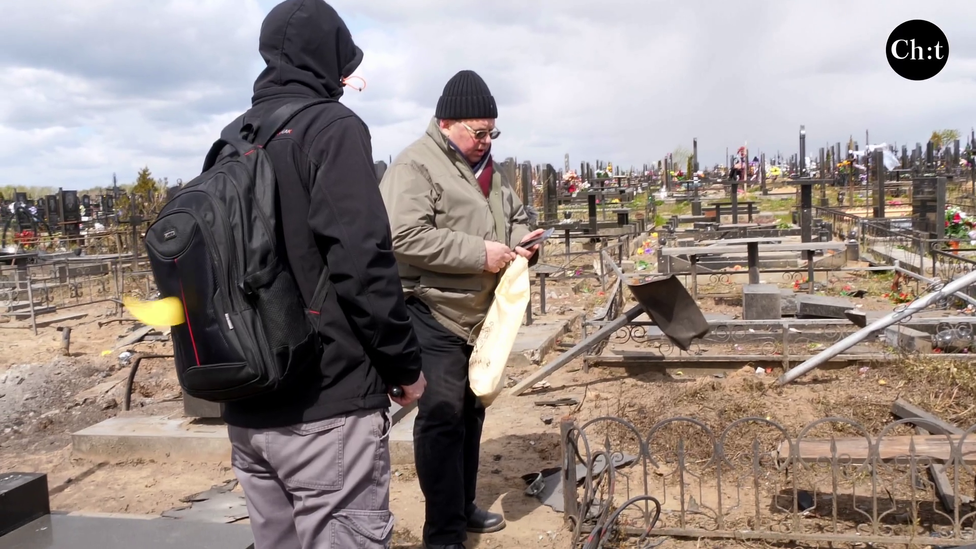 На місці могили – вирва, навколо – все побито: ворог атакував кладовище у Чернігові