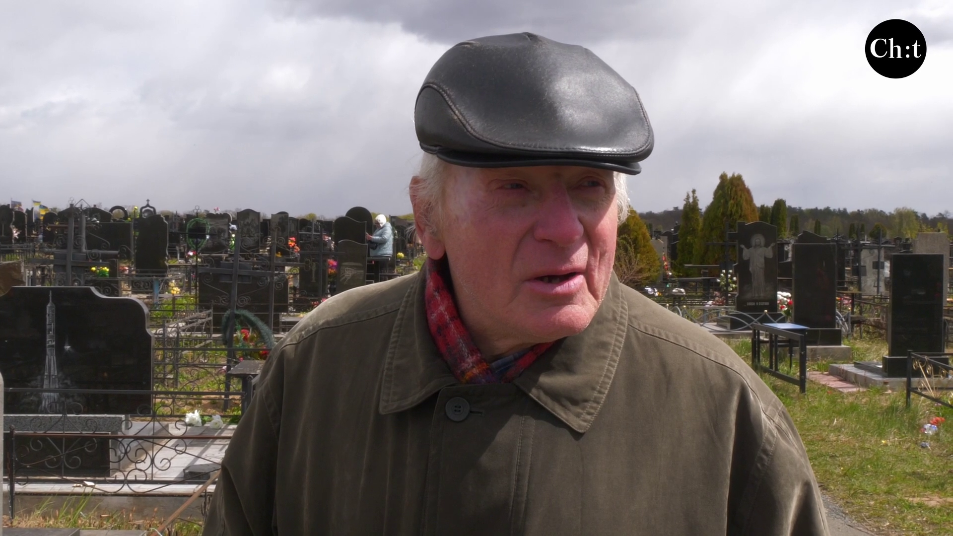 На місці могили – вирва, навколо – все побито: ворог атакував кладовище у Чернігові