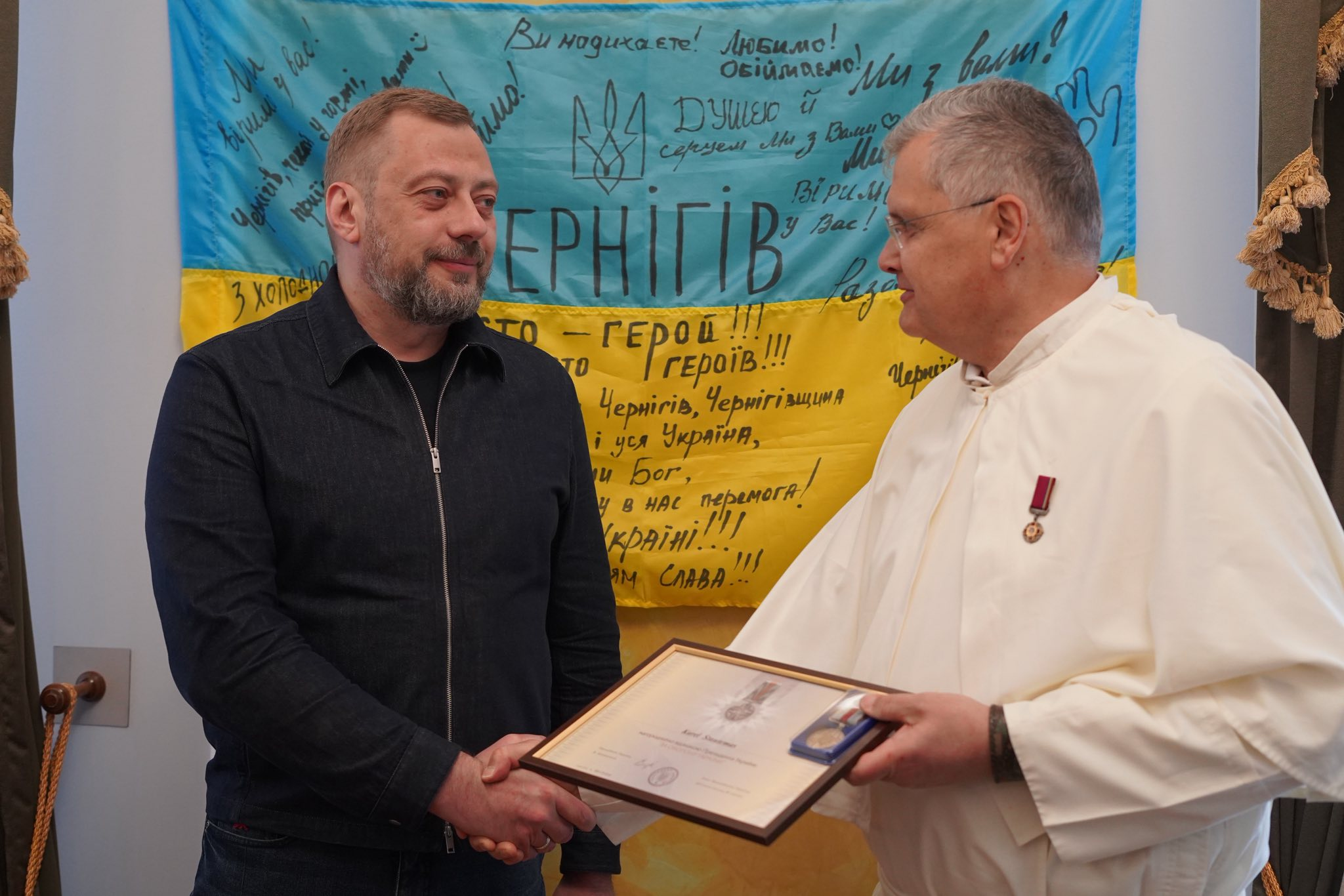 Монах-пивовар, який допомагає Чернігівщині, отримав відзнаку Президента і привіз автівки