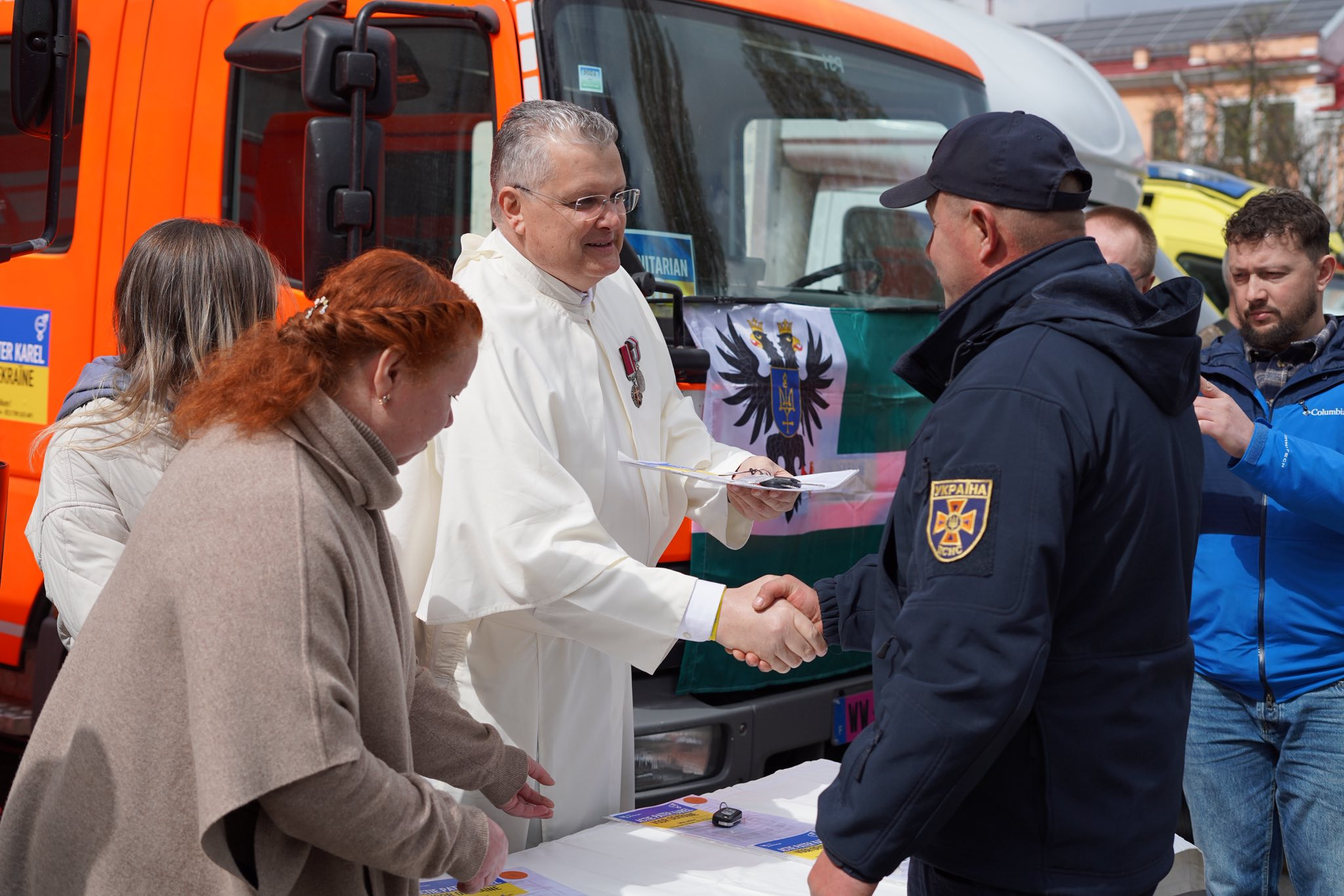 Монах-пивовар, який допомагає Чернігівщині, отримав відзнаку Президента і привіз автівки