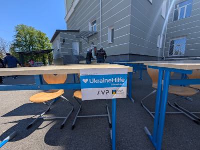 Школа з Чернігова отримала шкільні меблі для укриття
