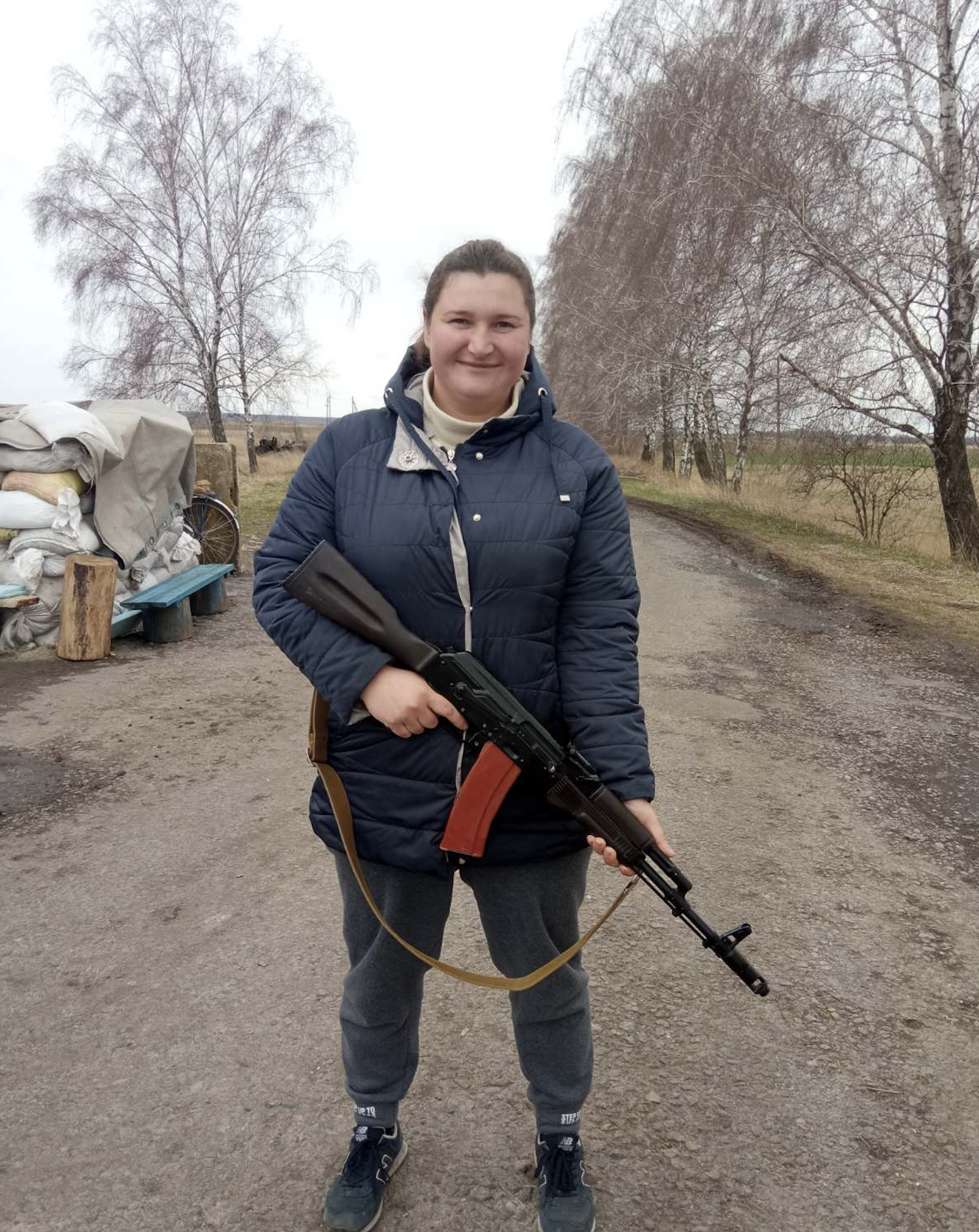 Аліна Лисиця з автоматом