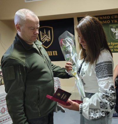 Родинам двох загиблих на війні бійців з Новгород-Сіверського району передали нагороди