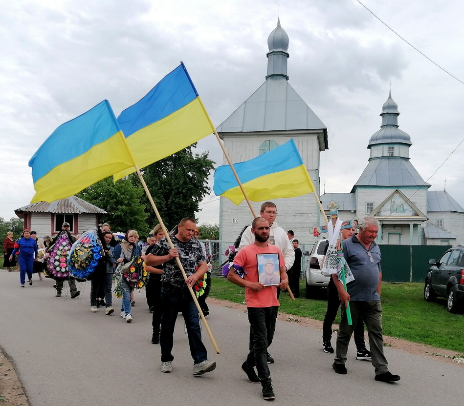 У громаді попрощалися з 47-річним військовим: його раптово не стало