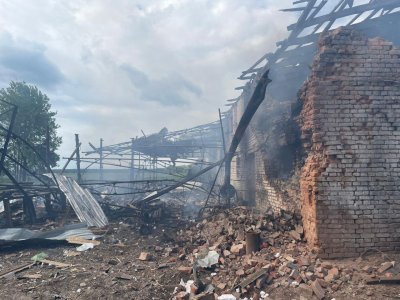 Росіяни вдарили по фермах: загинула працівниця, тяжко поранений тракторист