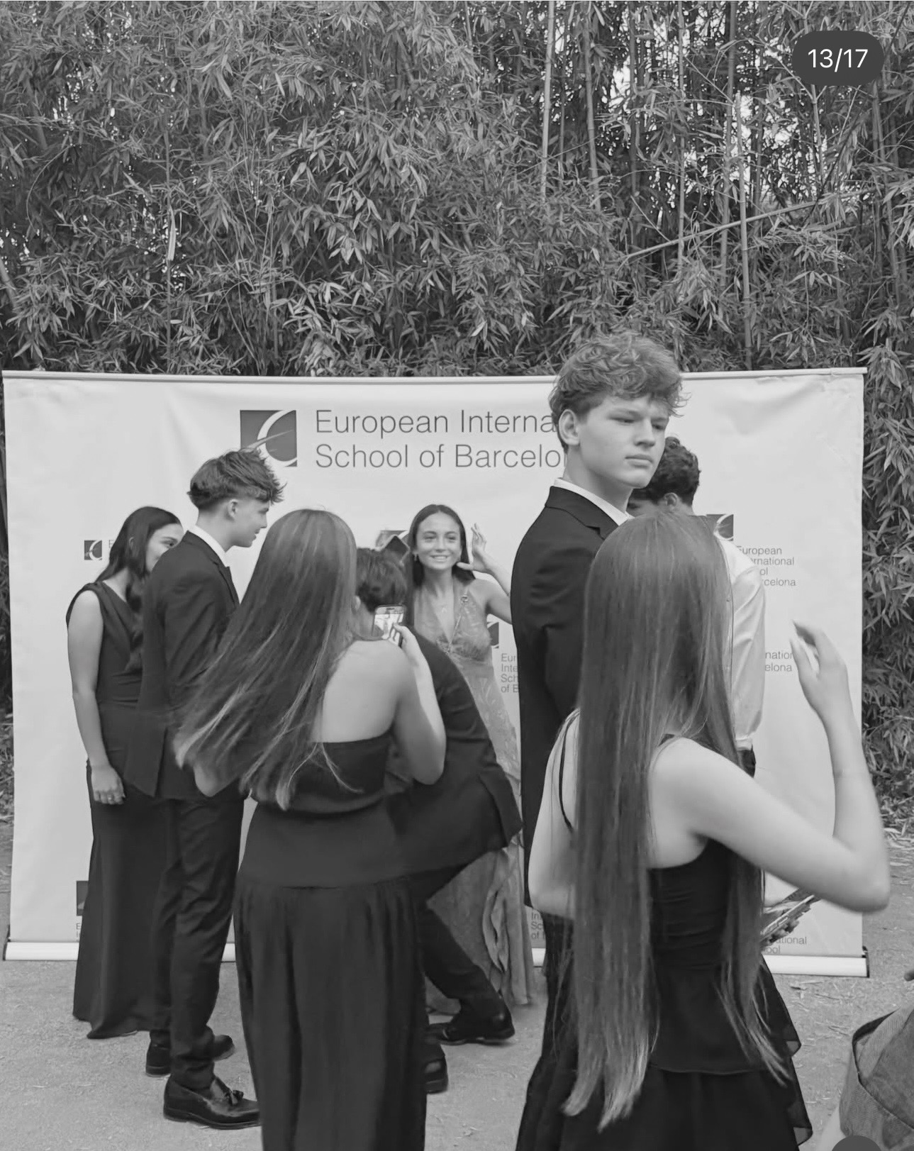Модель із Чернігова показала у соцмережах світлини з випускного сина