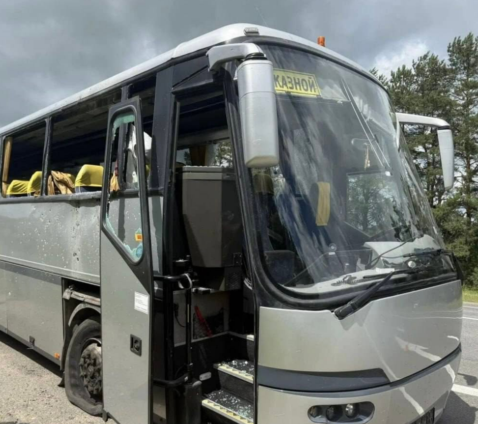 Удар по автобусу з білоруськими дітьми: що не так із версією про український FPV-дрон