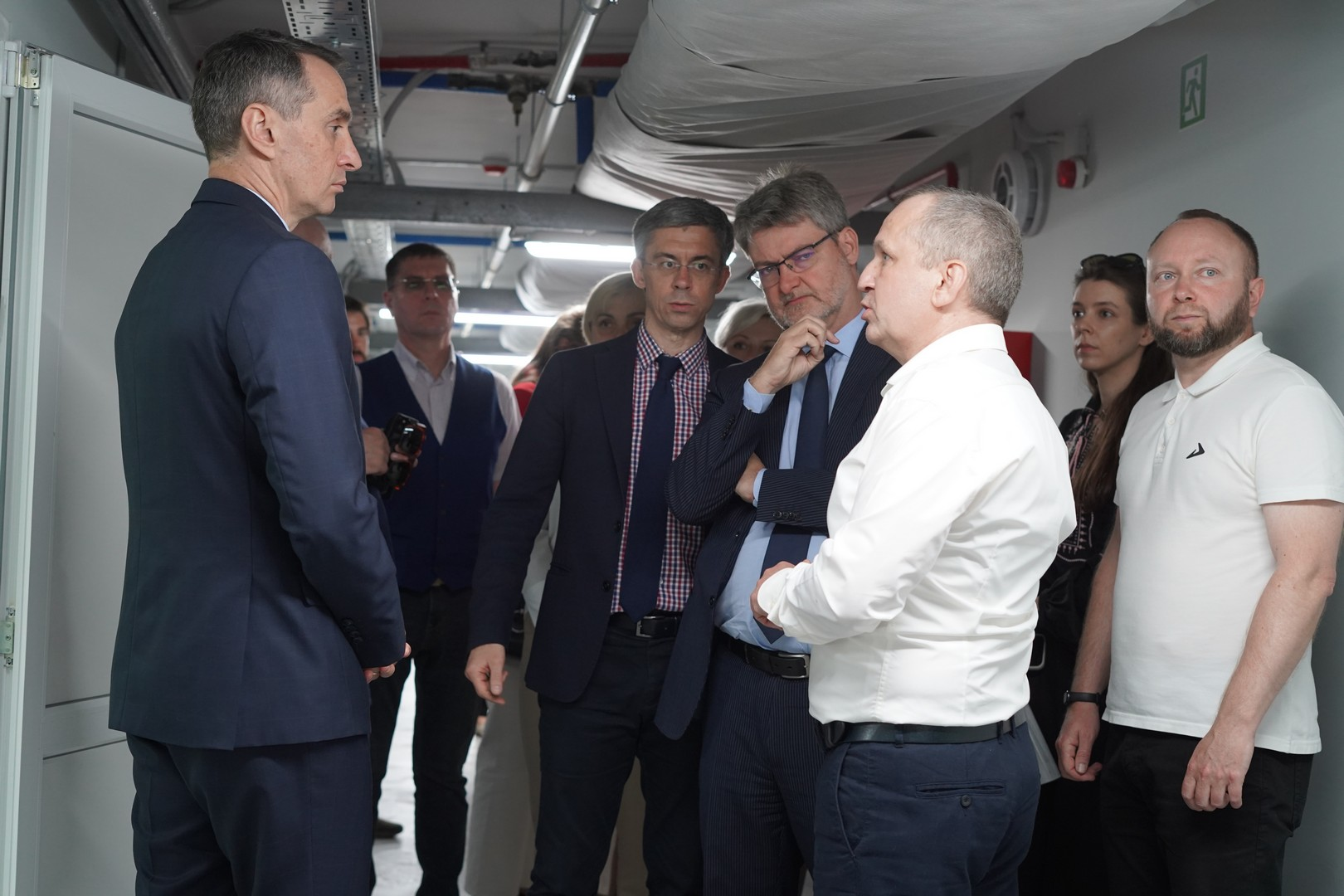 Підземна операційна та своя свердловина: лікарням Чернігівщини допомогли французи