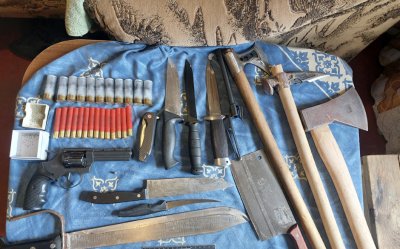 Стріляв у полісменів: на Чернігівщині у чоловіка вилучили зброю та арбалет