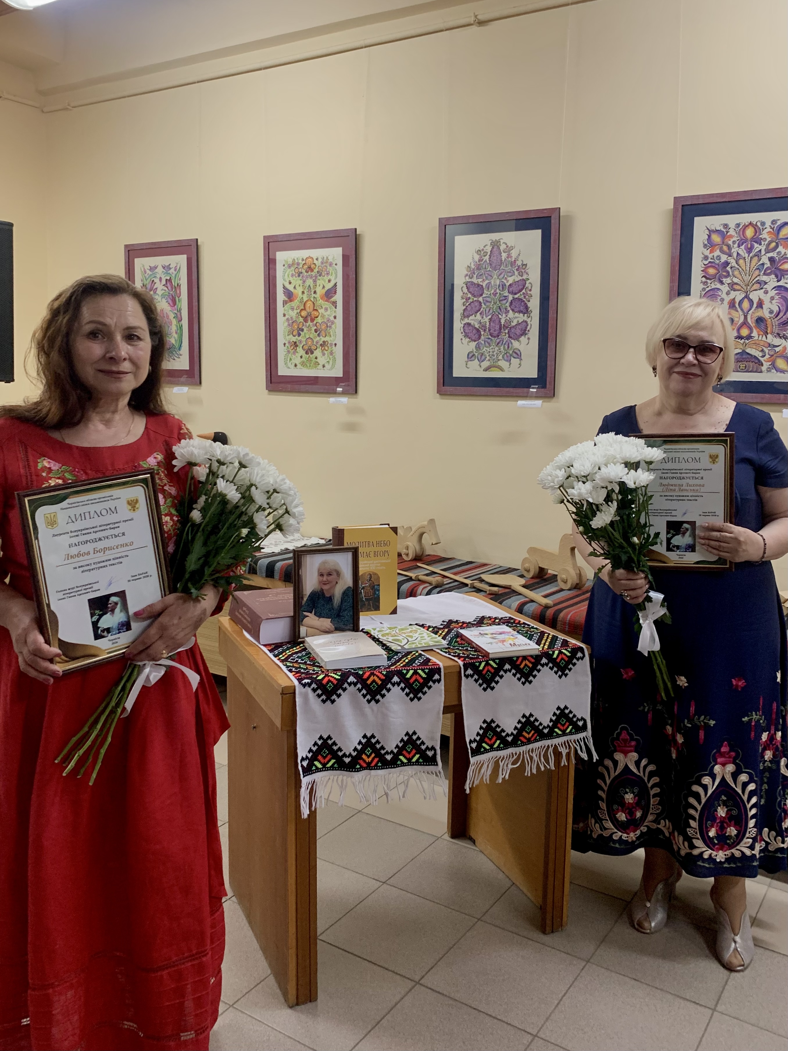 Ліна Ланська, Любов Борисенко
