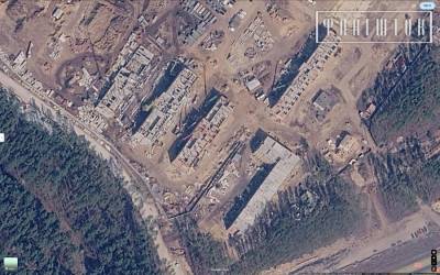 Казарми та імовірна будівля штабу військового містечка