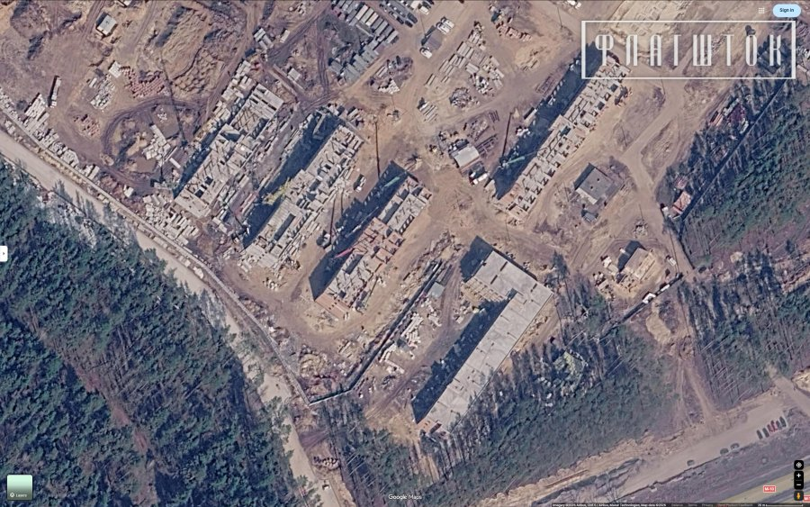 Казарми та імовірна будівля штабу військового містечка