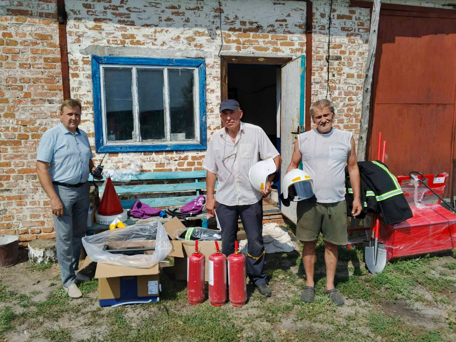 Мотопомпи, каски й форма: Червоний Хрест підсилив сільських пожежників