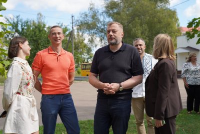 Із футбольним полем допоміг відомий боксер: у Чернігові перший матч зіграли в День Незалежності