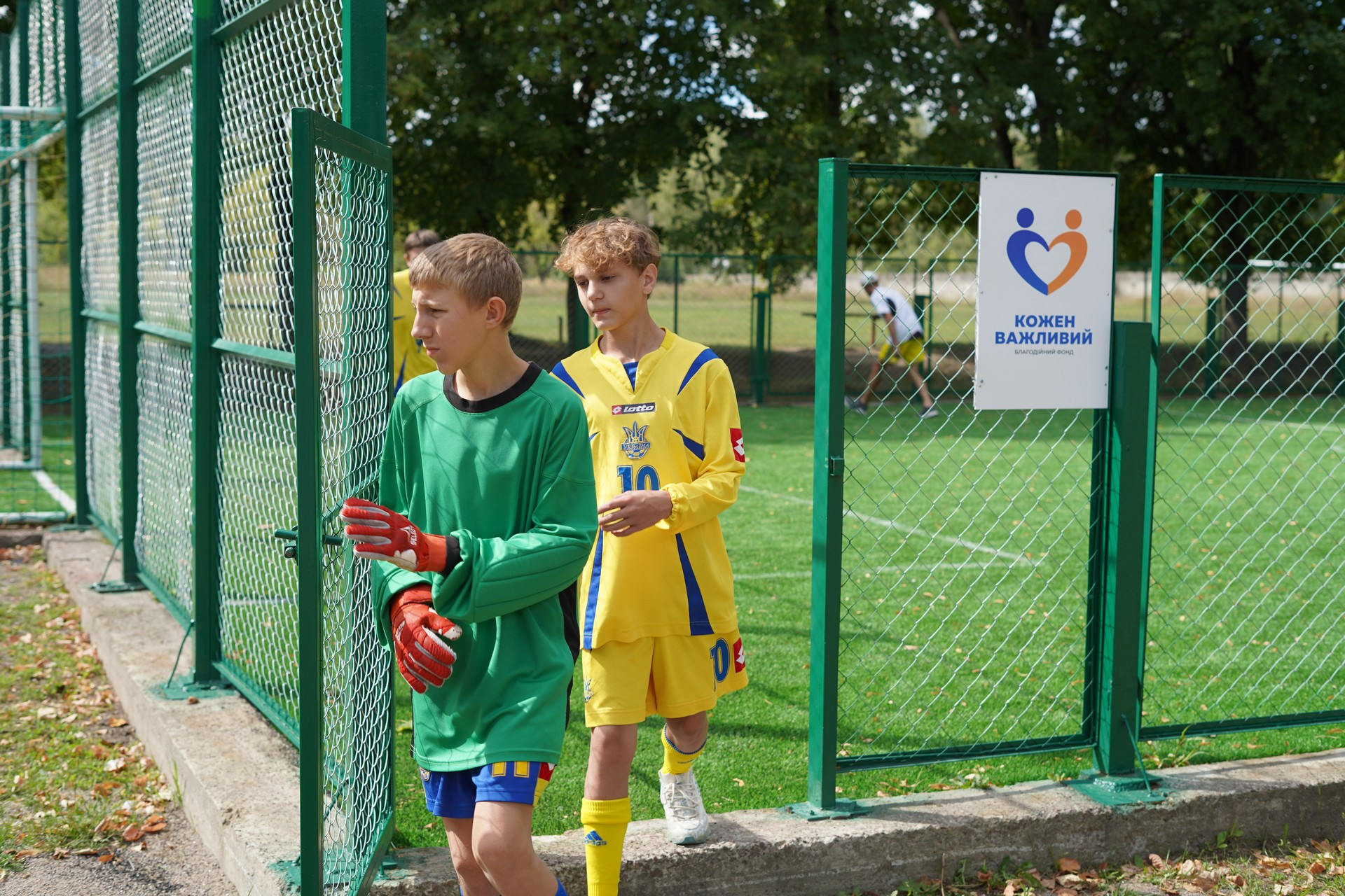 Із футбольним полем допоміг відомий боксер: у Чернігові перший матч зіграли в День Незалежності
