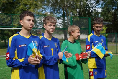 Із футбольним полем допоміг відомий боксер: у Чернігові перший матч зіграли в День Незалежності