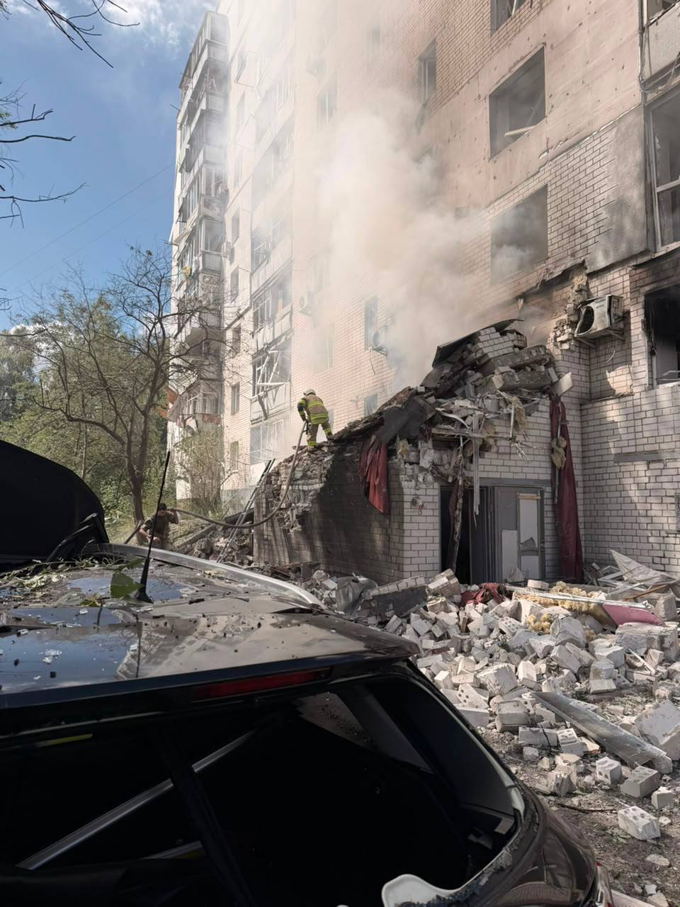 Вибух у Чернігові: російський дрон поцілив у багатоповерхівку